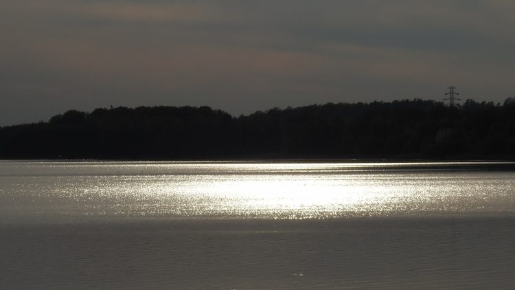 Słońce nad jeziorem Pławniowickim. Niewiesze 2017.